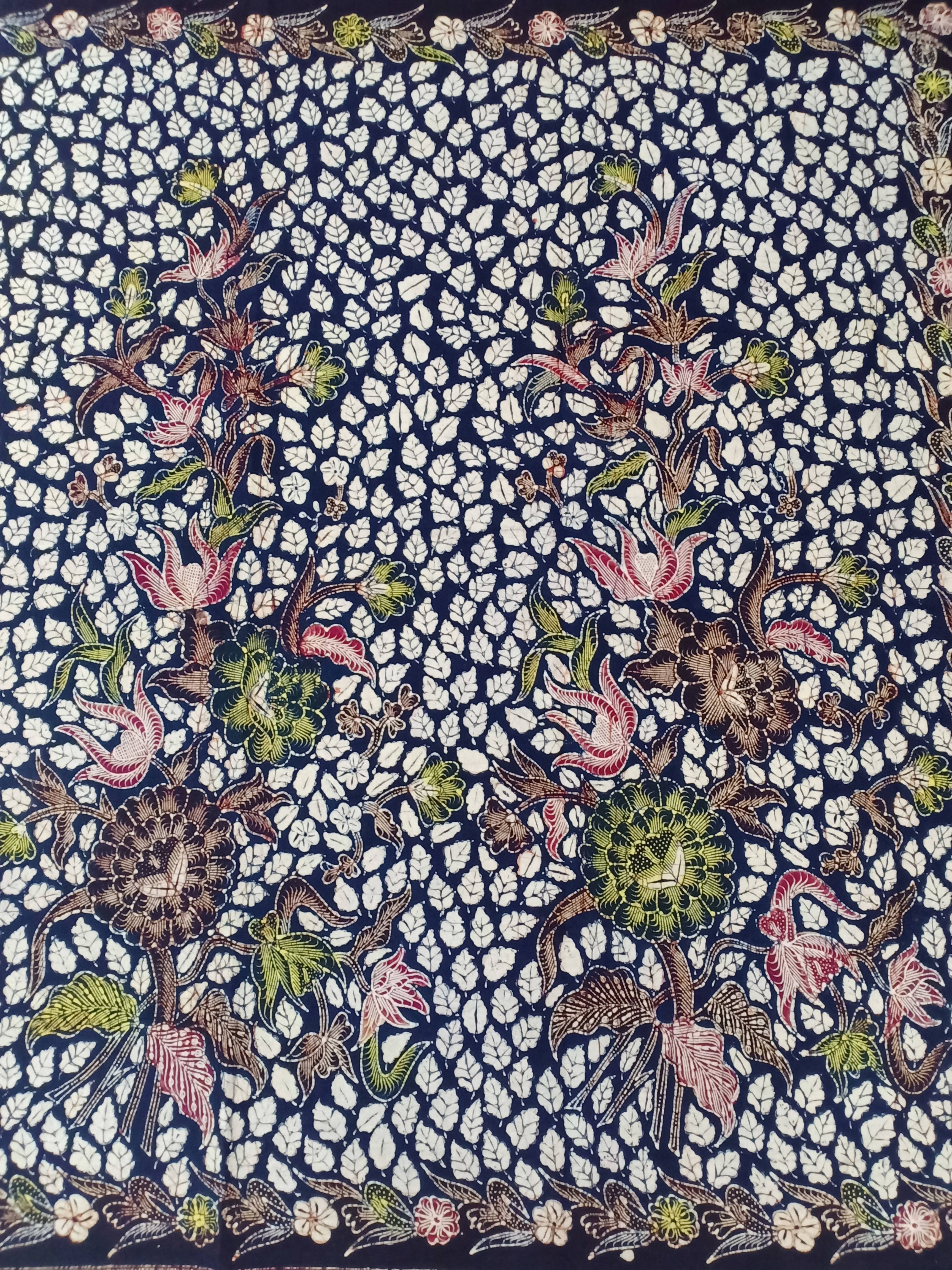 Batik Tulis Tanjung Bumi Motif Daun Gugur Dongker Tua