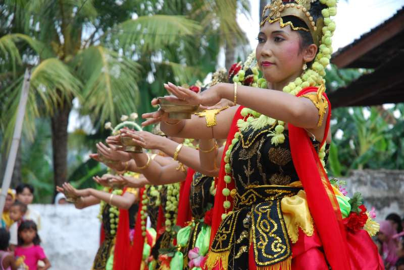 Mengenal Son Son: Ritual Batik Khas Pengantin Madura