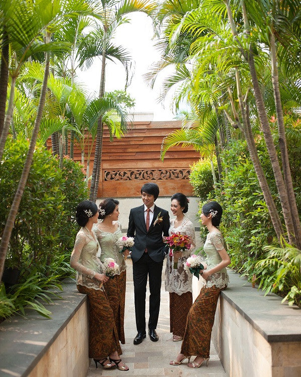 Wedding 101: Seragam Batik untuk Upacara Pernikahan