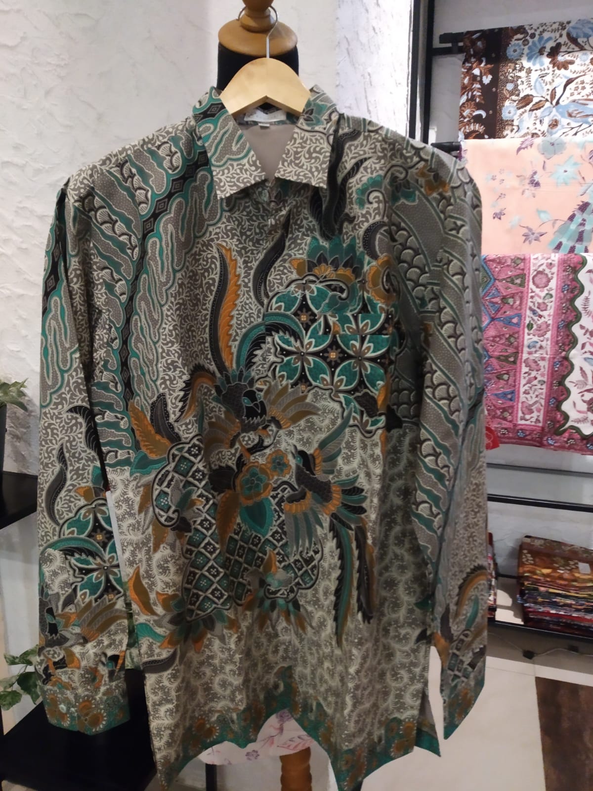 Kemeja Pria lengan panjang size L, motif burung